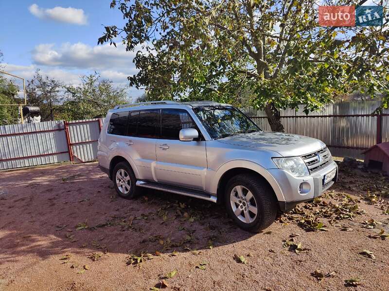 Внедорожник / Кроссовер Mitsubishi Pajero 2007 в Краматорске