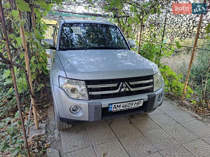 Внедорожник / Кроссовер Mitsubishi Pajero 2007 в Краматорске
