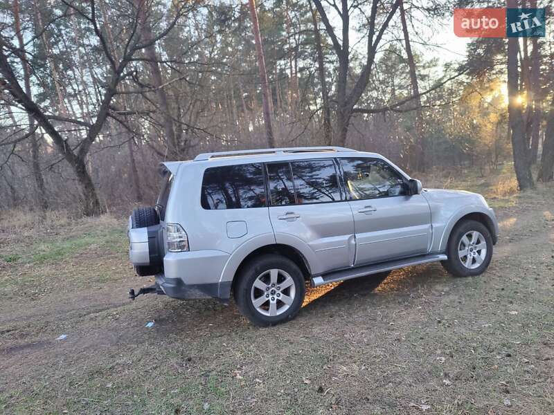 Внедорожник / Кроссовер Mitsubishi Pajero 2007 в Краматорске