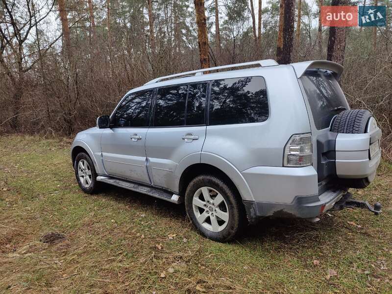 Внедорожник / Кроссовер Mitsubishi Pajero 2007 в Краматорске