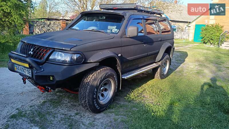Позашляховик / Кросовер Mitsubishi Pajero 2003 в Києві