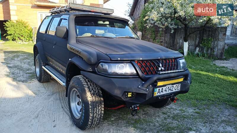 Позашляховик / Кросовер Mitsubishi Pajero 2003 в Києві