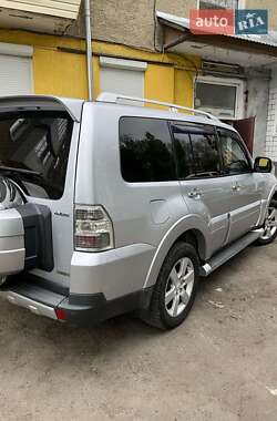 Внедорожник / Кроссовер Mitsubishi Pajero 2007 в Долине