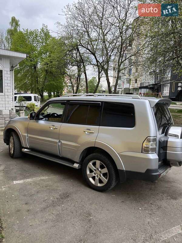 Внедорожник / Кроссовер Mitsubishi Pajero 2007 в Долине