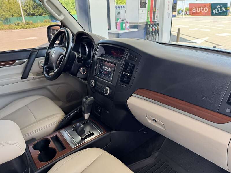 Позашляховик / Кросовер Mitsubishi Pajero 2008 в Дніпрі