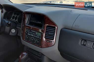 Внедорожник / Кроссовер Mitsubishi Pajero 2006 в 
