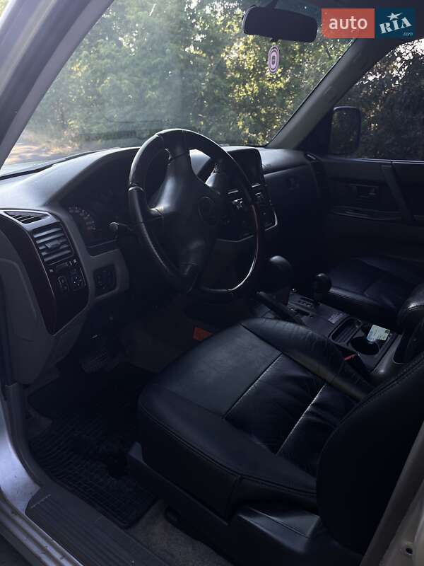Внедорожник / Кроссовер Mitsubishi Pajero 2001 в Одессе