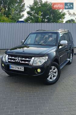 Внедорожник / Кроссовер Mitsubishi Pajero 2011 в Киеве