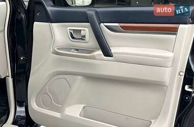 Внедорожник / Кроссовер Mitsubishi Pajero 2009 в 