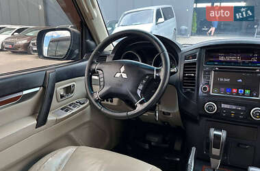 Внедорожник / Кроссовер Mitsubishi Pajero 2009 в 