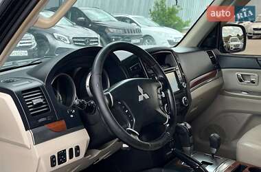 Внедорожник / Кроссовер Mitsubishi Pajero 2009 в 
