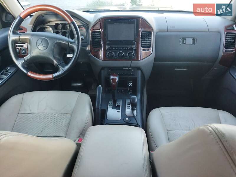 Внедорожник / Кроссовер Mitsubishi Pajero 2004 в Раздельной