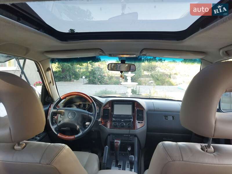 Внедорожник / Кроссовер Mitsubishi Pajero 2004 в Раздельной