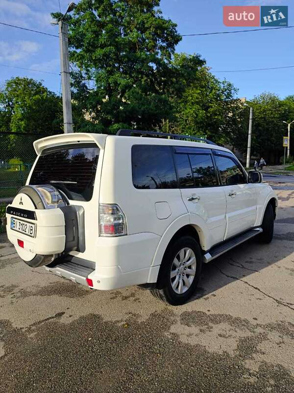Внедорожник / Кроссовер Mitsubishi Pajero 2010 в Харькове