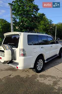 Внедорожник / Кроссовер Mitsubishi Pajero 2010 в 