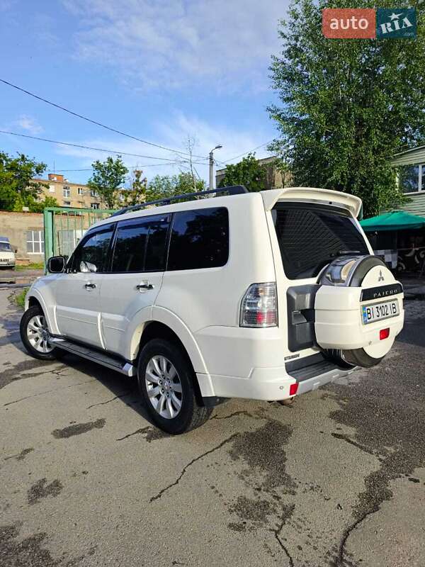 Внедорожник / Кроссовер Mitsubishi Pajero 2010 в Харькове