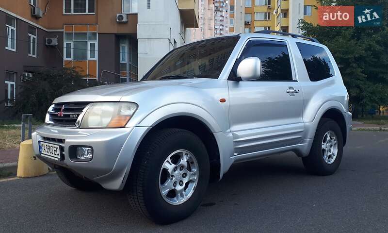Mitsubishi Pajero 2000