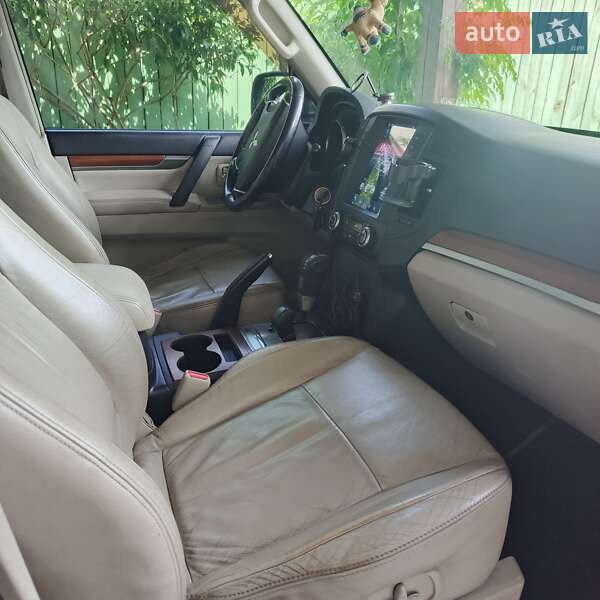 Позашляховик / Кросовер Mitsubishi Pajero 2007 в Києві