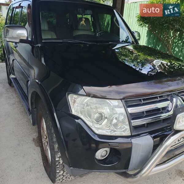 Позашляховик / Кросовер Mitsubishi Pajero 2007 в Києві