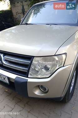 Внедорожник / Кроссовер Mitsubishi Pajero 2007 в 
