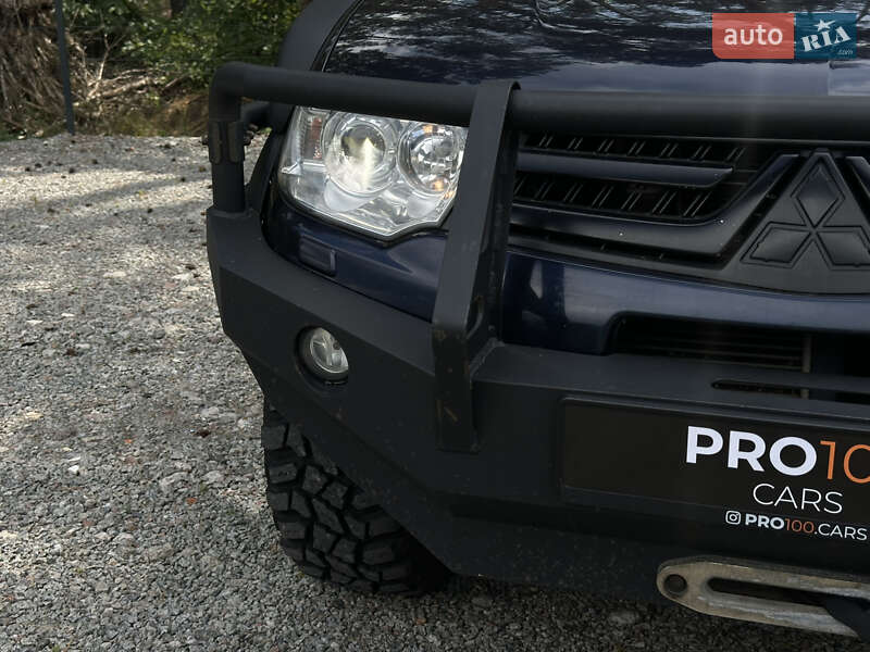 Внедорожник / Кроссовер Mitsubishi Pajero 2013 в Гостомеле