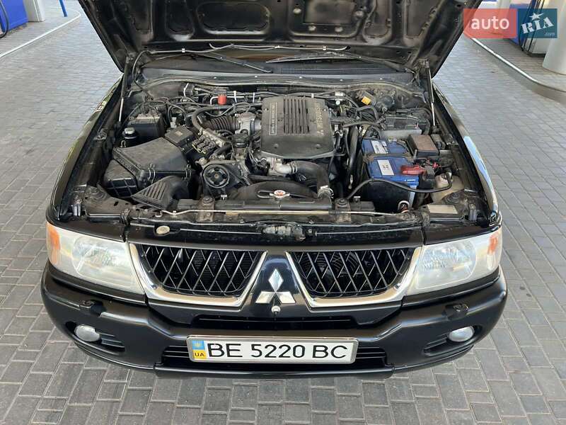 Позашляховик / Кросовер Mitsubishi Pajero 2007 в Миколаєві