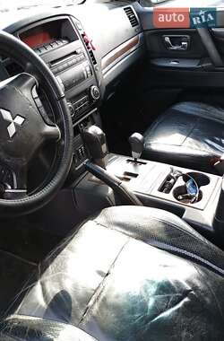Позашляховик / Кросовер Mitsubishi Pajero 2008 в 
