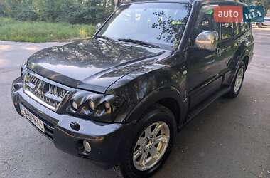 Внедорожник / Кроссовер Mitsubishi Pajero 2005 в Черновцах