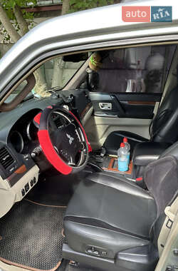 Внедорожник / Кроссовер Mitsubishi Pajero 2007 в 