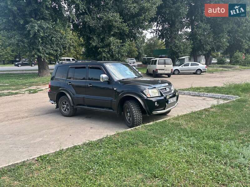 Mitsubishi Pajero 2004