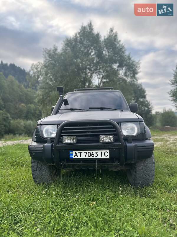 Внедорожник / Кроссовер Mitsubishi Pajero 1993 в Микуличине