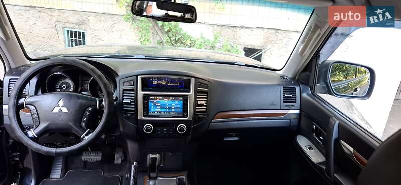 Внедорожник / Кроссовер Mitsubishi Pajero 2009 в Кривом Роге
