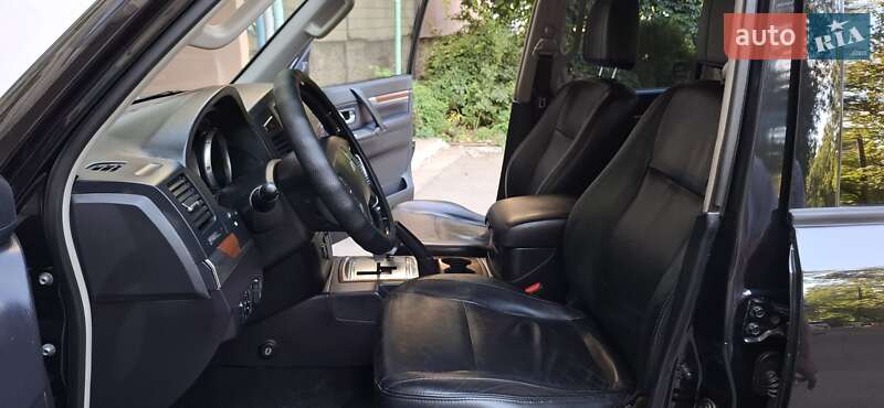 Внедорожник / Кроссовер Mitsubishi Pajero 2009 в Кривом Роге