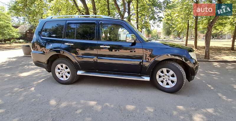 Внедорожник / Кроссовер Mitsubishi Pajero 2009 в Кривом Роге