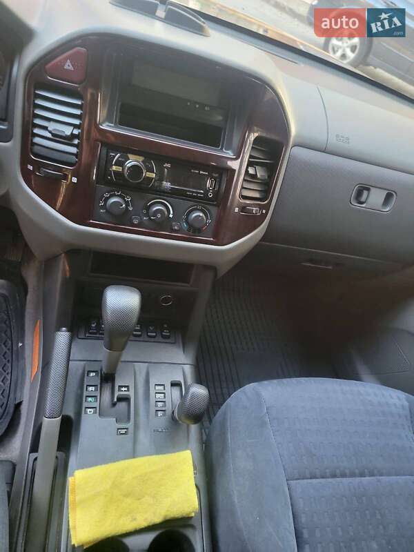 Внедорожник / Кроссовер Mitsubishi Pajero 2001 в Черновцах