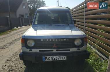 Позашляховик / Кросовер Mitsubishi Pajero 1987 в Вараші