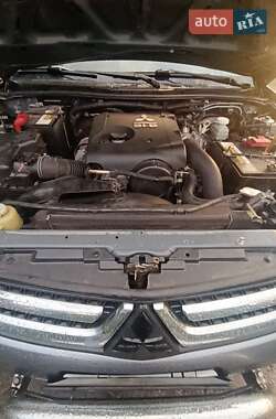 Внедорожник / Кроссовер Mitsubishi Pajero 2013 в 