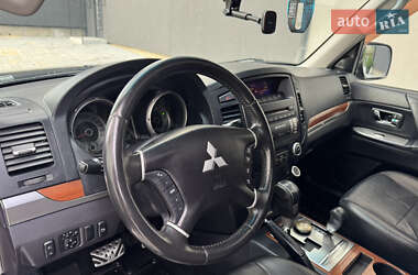 Внедорожник / Кроссовер Mitsubishi Pajero 2007 в 