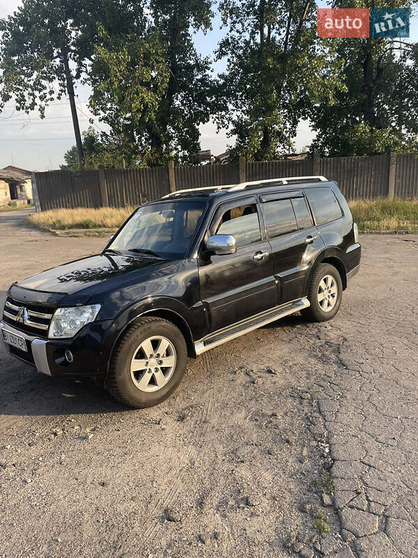 Внедорожник / Кроссовер Mitsubishi Pajero 2008 в 