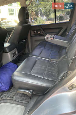Внедорожник / Кроссовер Mitsubishi Pajero 2004 в 