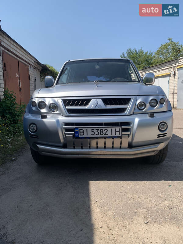 Внедорожник / Кроссовер Mitsubishi Pajero 2004 в 