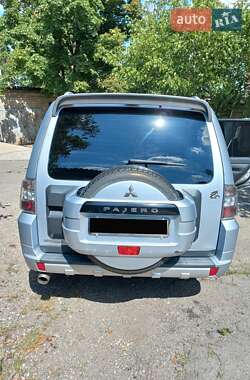 Внедорожник / Кроссовер Mitsubishi Pajero 2010 в 
