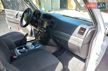 Внедорожник / Кроссовер Mitsubishi Pajero 2010 в 
