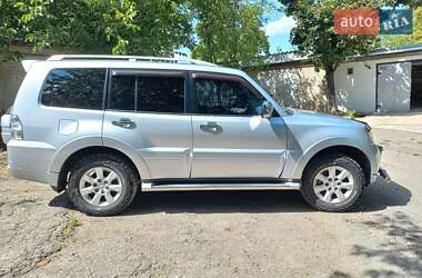 Внедорожник / Кроссовер Mitsubishi Pajero 2010 в 