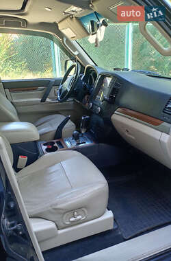 Внедорожник / Кроссовер Mitsubishi Pajero 2008 в 