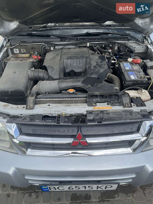 Внедорожник / Кроссовер Mitsubishi Pajero 2006 в Дрогобыче