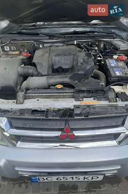 Внедорожник / Кроссовер Mitsubishi Pajero 2006 в 