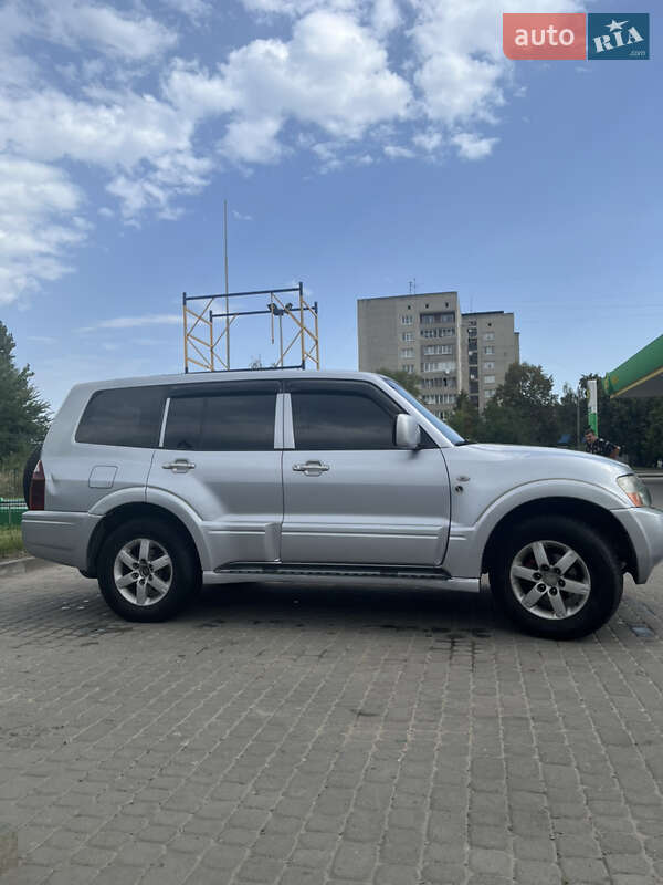 Внедорожник / Кроссовер Mitsubishi Pajero 2006 в Дрогобыче