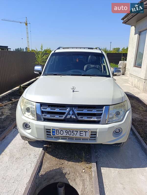 Внедорожник / Кроссовер Mitsubishi Pajero 2013 в 