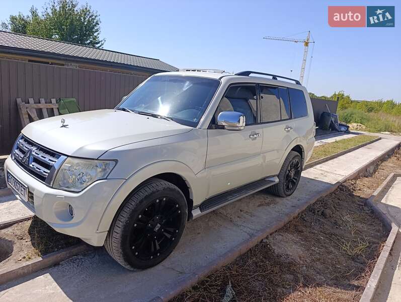 Внедорожник / Кроссовер Mitsubishi Pajero 2013 в Тернополе
